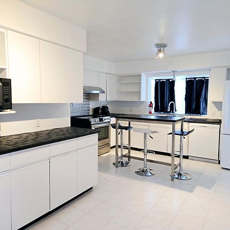 Cozy Stylish Black & White Design Room In The Heart Of Vancouver! Private Parking, Self Check-In & Just 4 Mins To Metrotown! Buitenkant foto