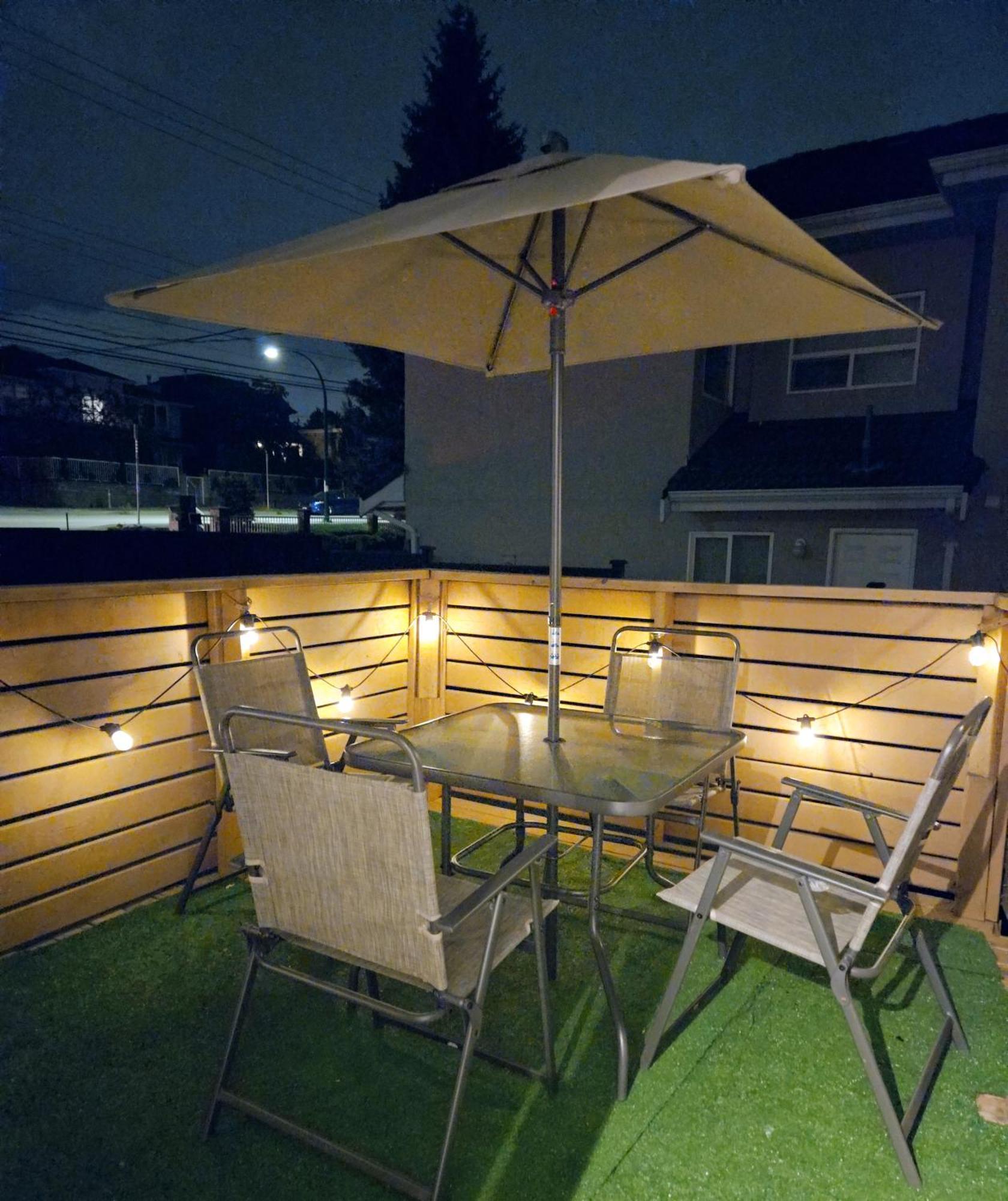 Cozy Stylish Black & White Design Room In The Heart Of Vancouver! Private Parking, Self Check-In & Just 4 Mins To Metrotown! Buitenkant foto