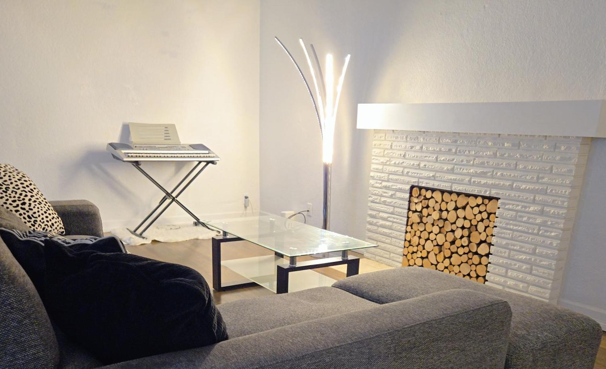 Cozy Stylish Black & White Design Room In The Heart Of Vancouver! Private Parking, Self Check-In & Just 4 Mins To Metrotown! Buitenkant foto